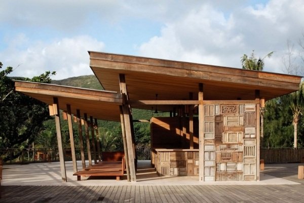 Šesť zmyslov luxusný hotel vo vietnamskom drevenom baraku