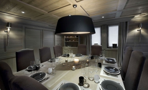 rustikálna nástenná lampa chata dekorácia jedálenského stola