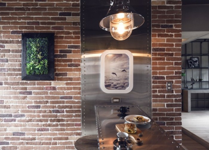 Nástenná dekorácia tehlová stena z nehrdzavejúcej ocele Nerezový stôl z tehlovej steny