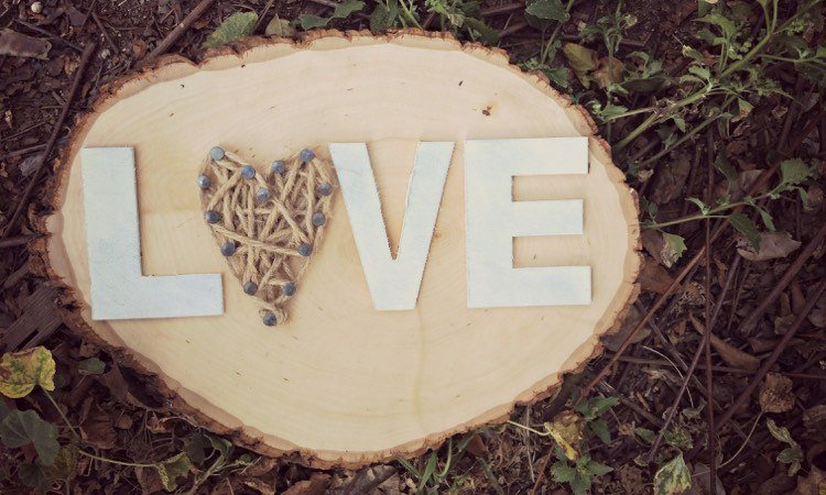 vlákno-obrázky-nechty-rustikálne-drevo-kotúč-láska-jutová šnúra