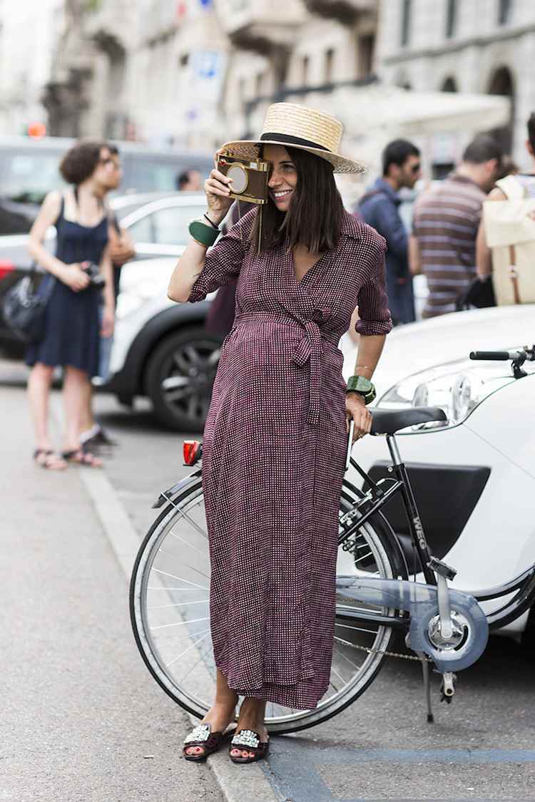 Slamený klobúk, vzorované maxi šaty a sandále Milano Moda uomo 2014, ženy