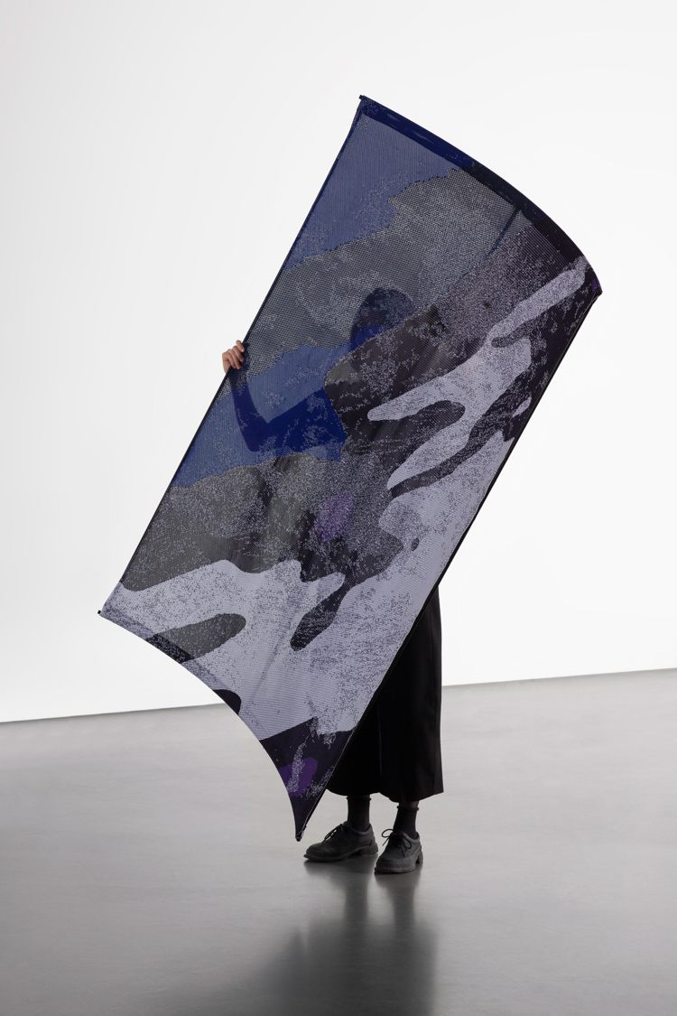 skladací nábytok delič miestnosti polopriehľadné riešenie priestoru malý byt