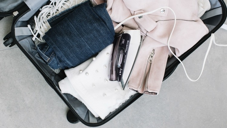 Vezmite si so sebou na cesty prenosnú žehličku, aby ste sa vyhli pokrčeniu počas služobnej cesty alebo svadby