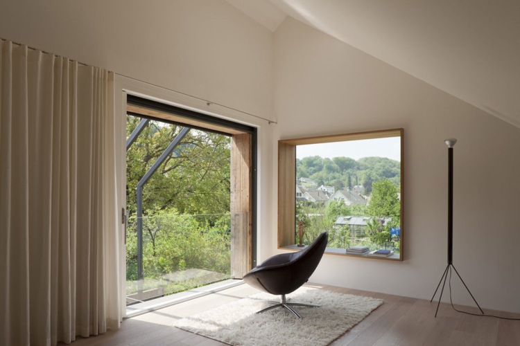 rodinná profesia-dom-interiér-neutrálne-farby-panoramatické-okná