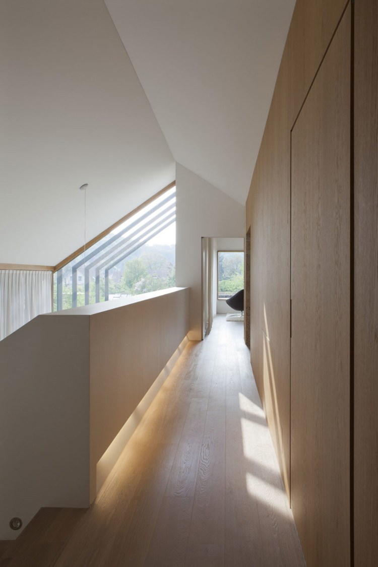 rodina-profesia-dom-hala-nepriame-osvetlenie-svetlé