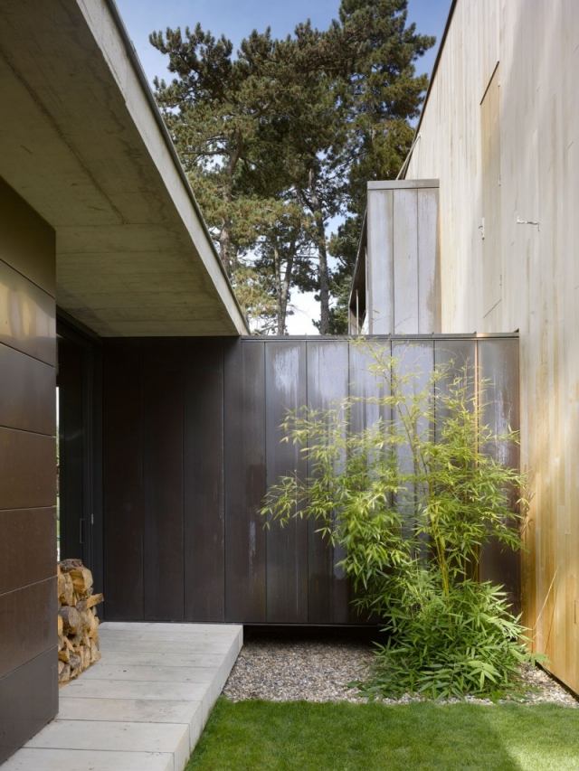 Rodinný dom nádvorie súkromie obrazovka kamene trávnik krásne nápady