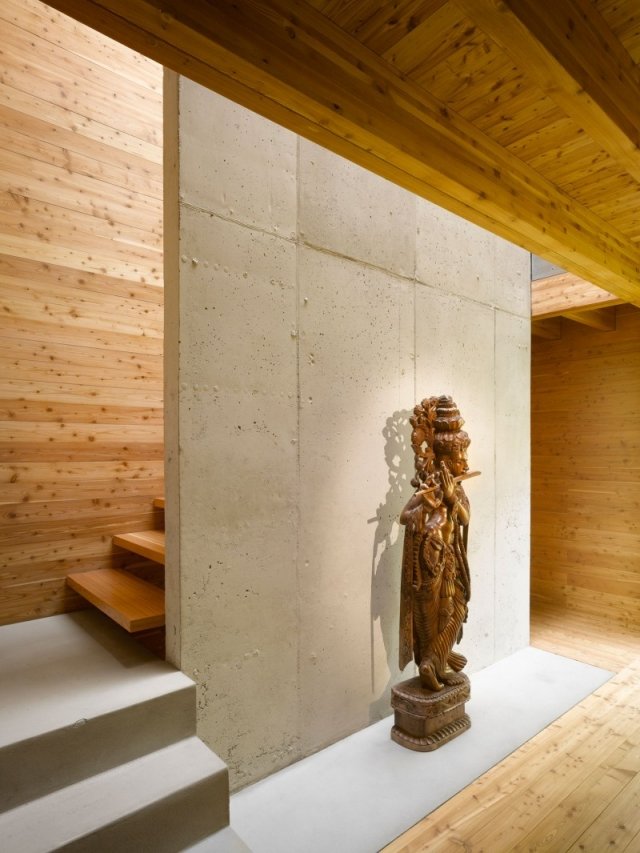 Podlahy rodinných domov spájajú dekoratívne figúrky betónové drevo Dizajnové schodisko dvoch poschodí spája dekoratívne figúrky