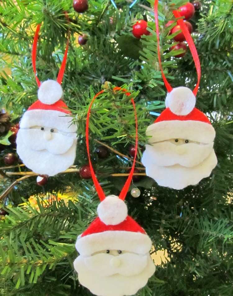 Tvár Santa Clausa môže byť vyrobená z látky a použitá ako ozdoba stromčeka santa claus deco dekorácie stromčeka drotár fleece nápad vtipný