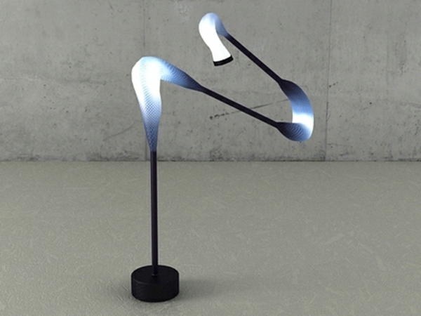 ligne-roset-paranoidná-lampa-s-flexibilným ramenom