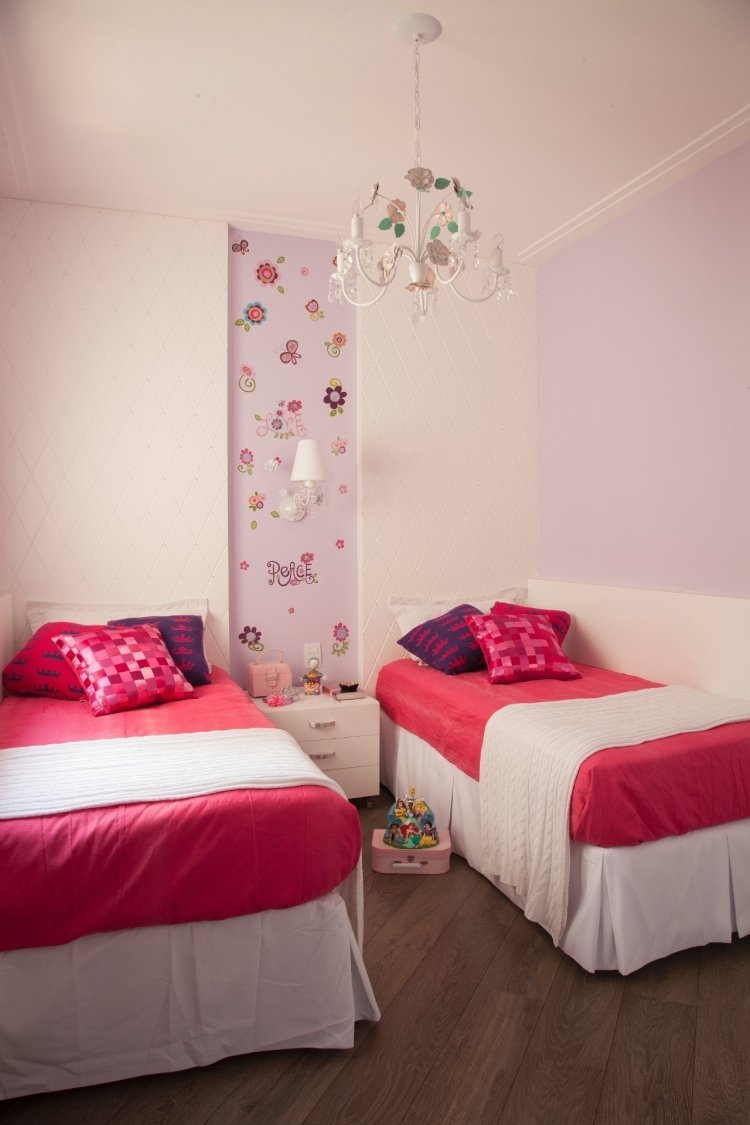 samolepky na stenu-dizajn-škôlky-dievča-orgován-farebné-kvety-na stenu