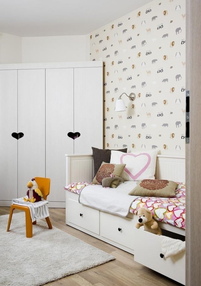 stena-design-detska-izba-tapeta-vzor-zvierata-biely-nabytok