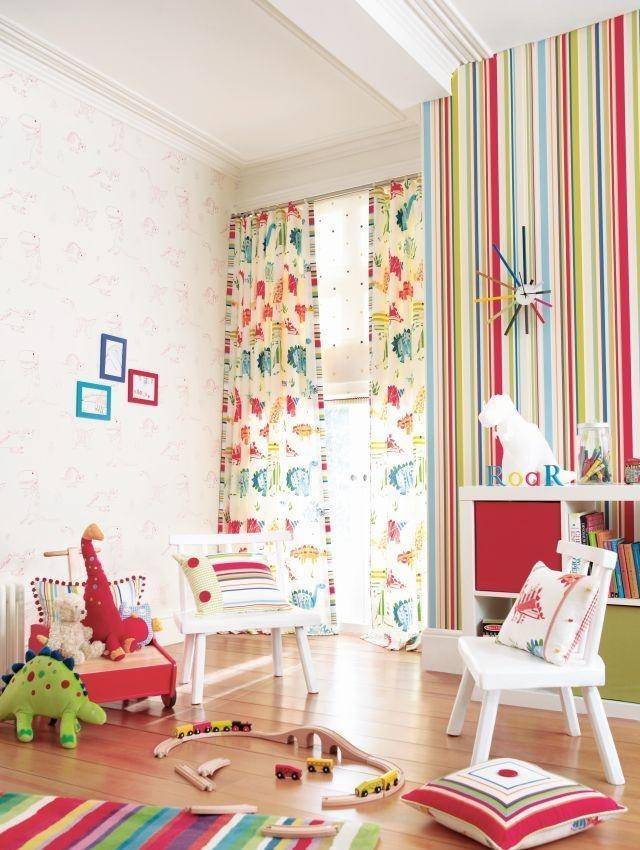 farebný a stenový dizajn -detské-izbičky-farebné-pruhy-decentné-tapety