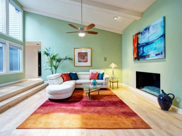 zelený tvar steny maliarsky koberec kontrastné farby žltá červená Maľovací koberec kontrastné farby žltá červená oranžová rohová sedacia súprava šikmý strop