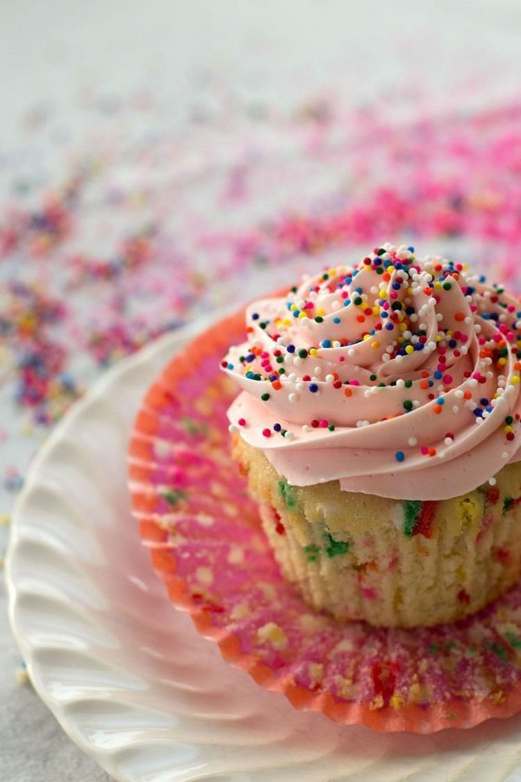 kropiť nápady na detskú sprchu cupcake dúhové kropenie