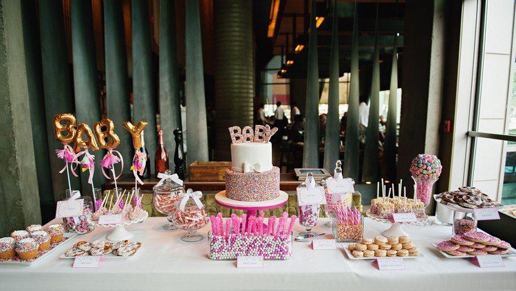 detská sprcha nápady na tému sypanie farebné cukríky