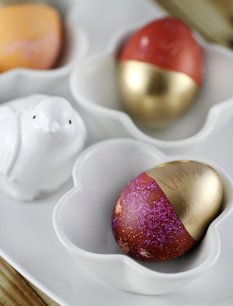 dekorácia-veľkonočné vajíčka-maľba-farebná-červená-staro-zlatá-kreatívna