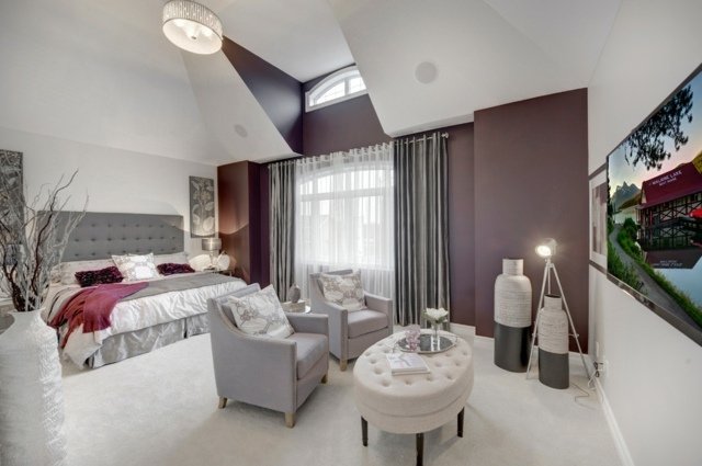 biele steny spálne zošikmené stropné koberce