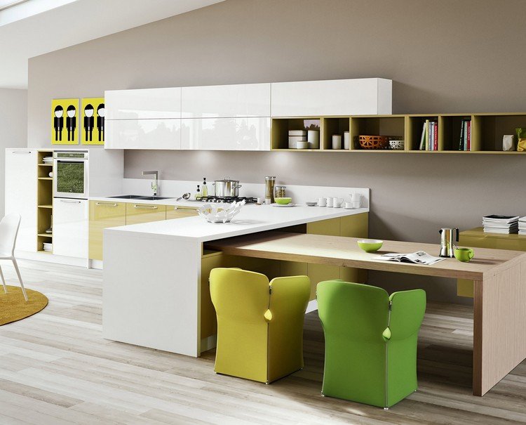 Farebné prevedenie-biela-kuchyňa-taupe-farba-na stenu-žlté-fronty