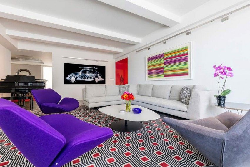 moderná a štýlová obývacia izba s farebnými akcentmi color-design-nápady-nyc-appartement-moderné-obrázky-farebné-piano-sedenie