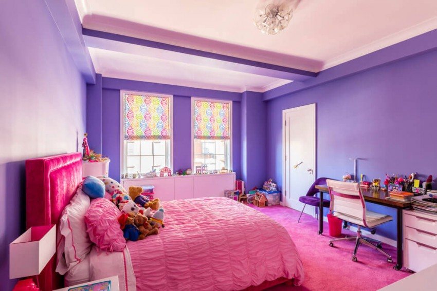 Farebné nápady pre skutočnú izbu princeznej v ružovej farbe Nápady na farebný dizajn -nyc-appartement-maedchenzimmer-purpurová-farba na stenu-ružová posteľná bielizeň-koberec