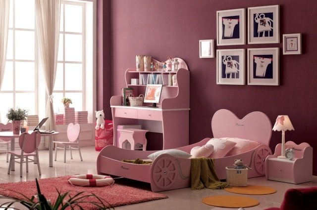 dizajn detská izba dievča baklažán farba na stenu ružový nábytok color-design-nursery-girl-baklažán-stena-reklama-ružová-nábytok