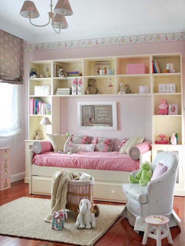 farby detská izba dievčatá pastelová ružová farba na stenu krémový nábytok color-design-nursery-girl-pastel-pink-wall-paint-cream-nábytok