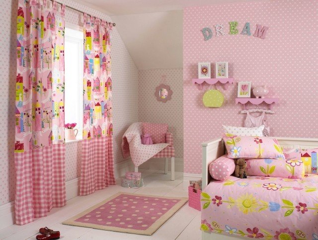 nástenný dizajn škôlkarka ružová biela tapeta bodkovaná color-design-nursery-girl-pink-white-wallpaper-bodkované
