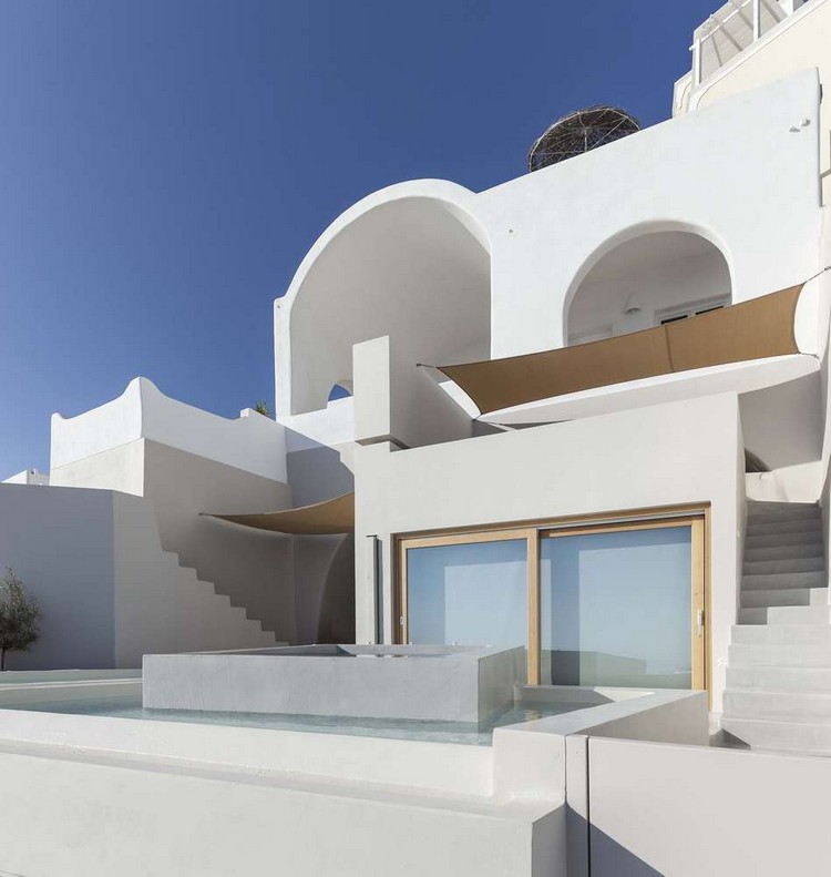 biele fasádne posuvné sklenené dvere drevený rám bazén