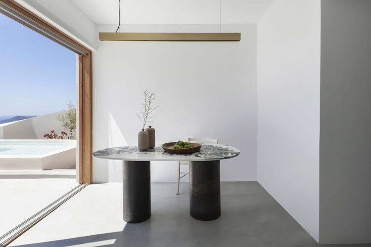 vstupný priestor nábytok z bieleho skla predné posuvné okno