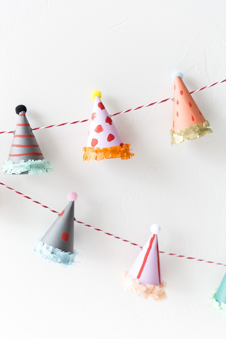 Vyrobte si karnevalový veniec od držiteľov večierkov sami a vymaľujte