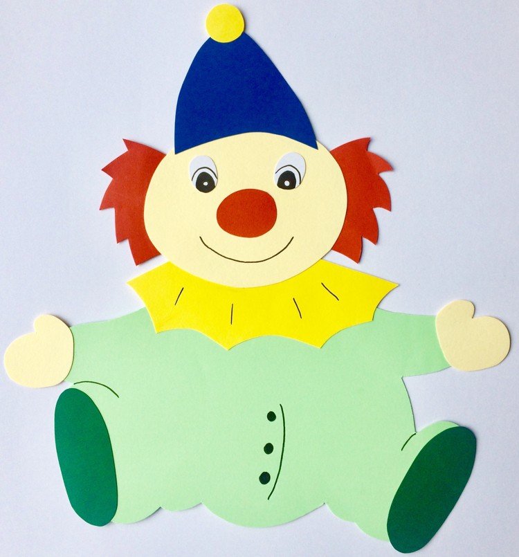 Karnevalový klaun s ozdobou okna z myšlienok drotára papiera