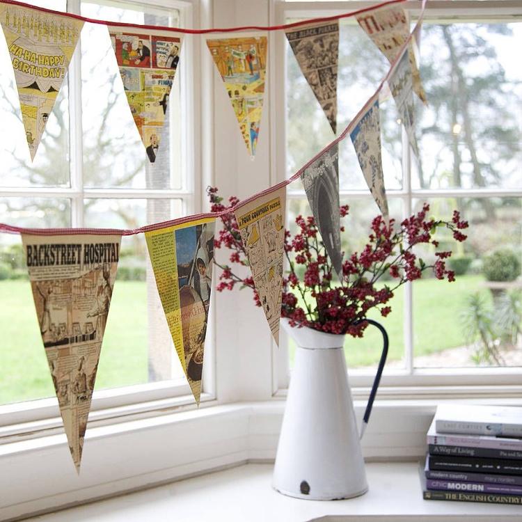 Remeselné karnevalové okenné nápady na girlandu z novinového papiera