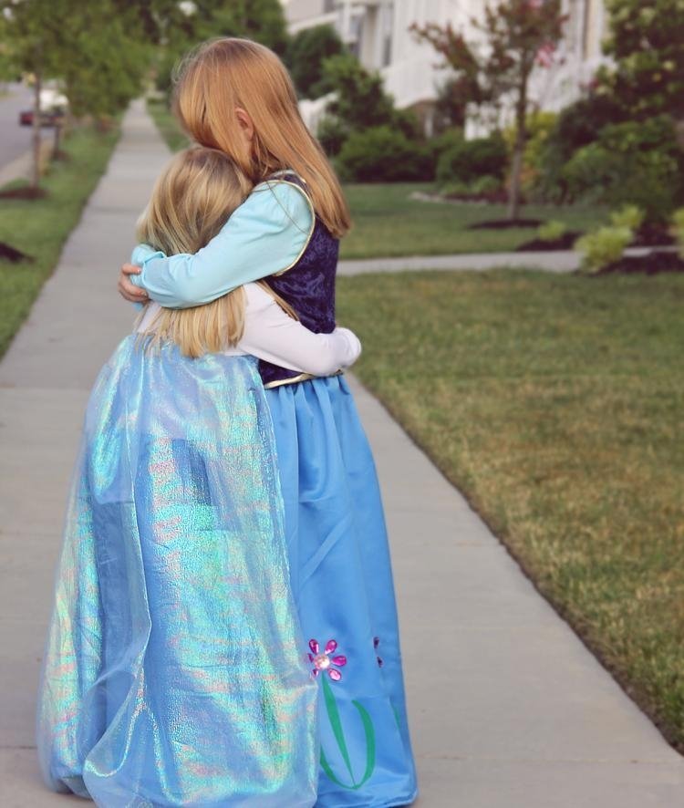 Karnevalové kostýmy pre deti-urob si sám-ľadová kráľovná-elsa-anna-sestra-šaty