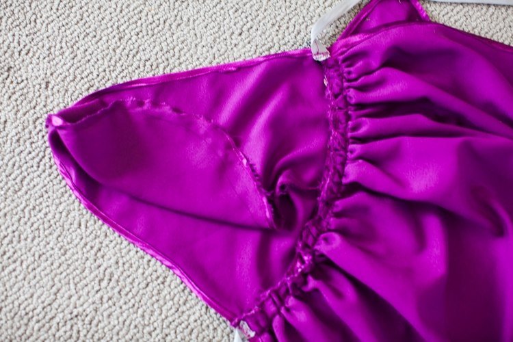 karnevalové kostýmy-deti-urobte si-ľadovú kráľovnú-anna-pelerína-kapucňa-látka-purpurová