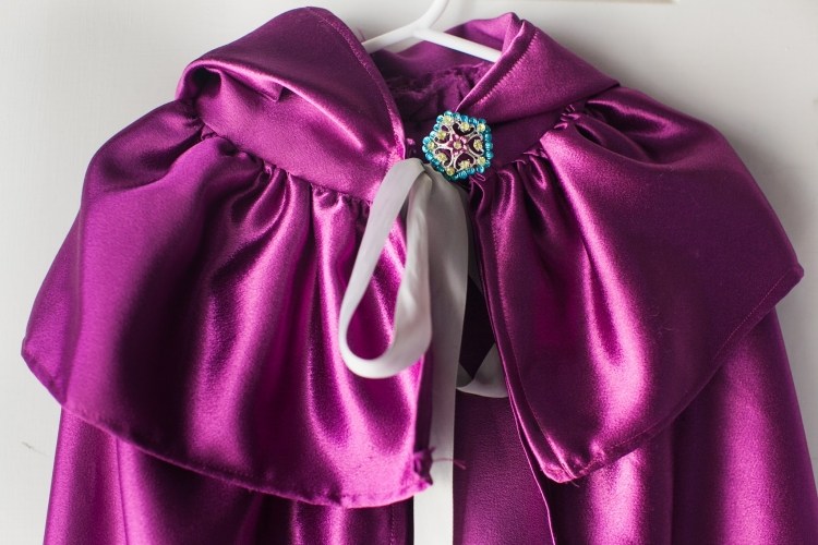 karnevalové kostýmy-deti-urobte si-ľadovú kráľovnú-návod-anna-mys-satén-purpurová
