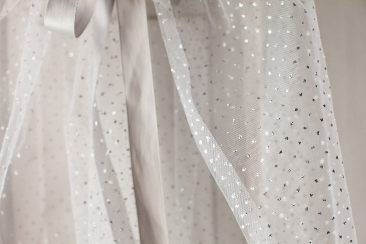 karnevalové kostýmy-deti-urobte si-ľadovú kráľovnú-návod-elsa-mys-tkanina-tuell