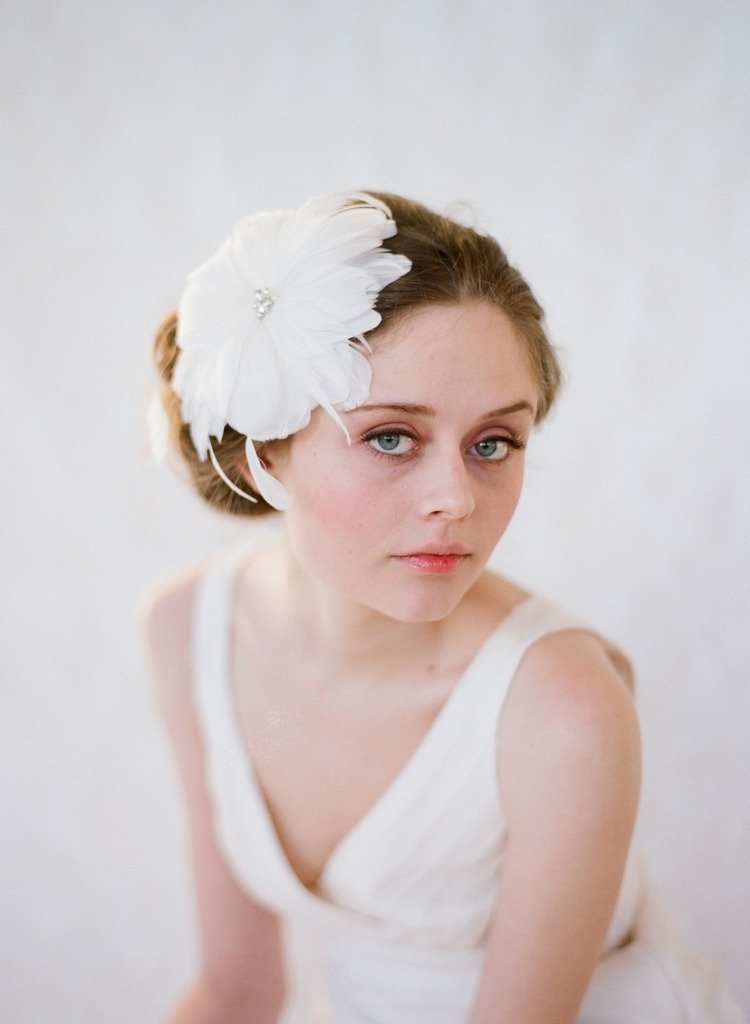 fascinátor-svadba-svadobný-účes-nápad-kvet-šik-elegantný