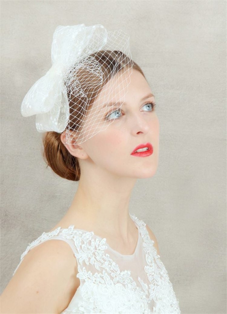 fascinátor-svadobný-luk-svadobný-doplnok-updo-červená-rúž