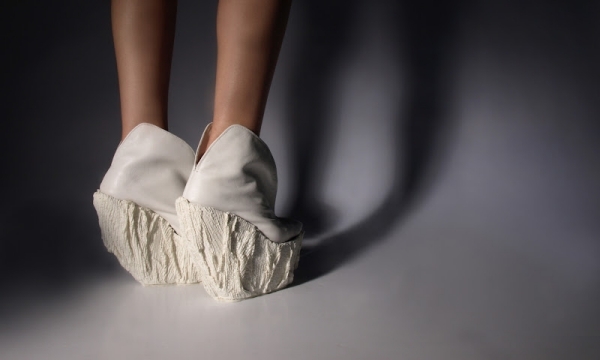 Porcelánové topánky zo série Laura papp-moderné Porcelánové topánky zo série Laura papp-moderný dizajn