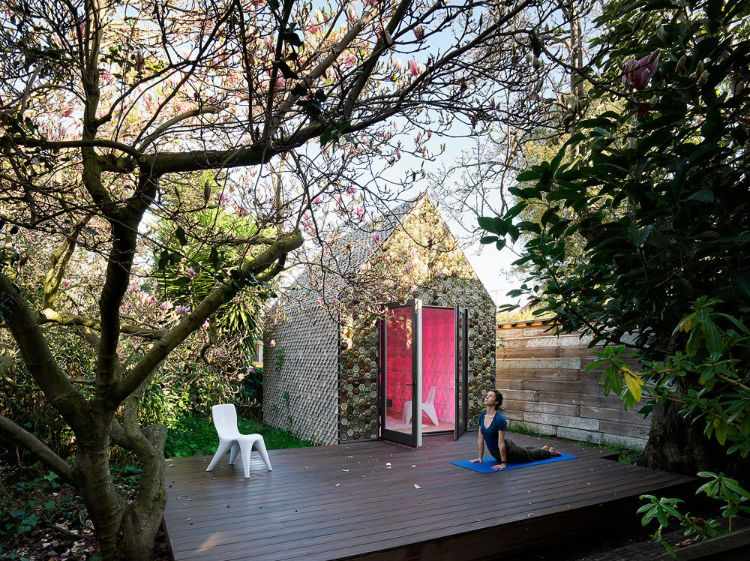 dom z recyklovaného materiálu konštrukcia fasády moderný udržateľný dizajn konštrukcia recyklácia chata hiterhof 3d tlačiareň jóga