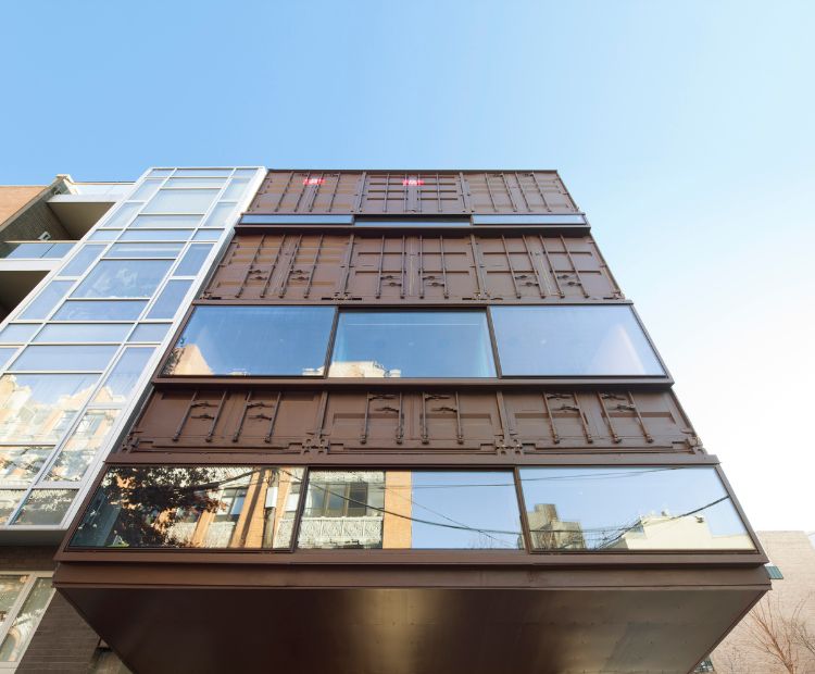 dom z recyklovaného materiálu fasádna konštrukcia moderný udržateľný dizajn konštrukcia recyklovaný kontajnerový dom carroll