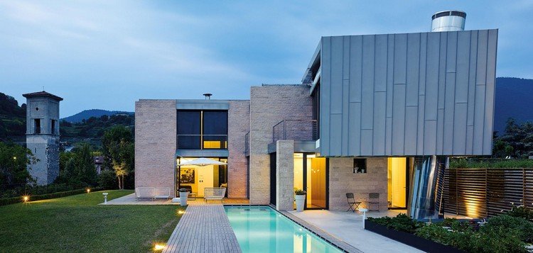 Systém zliav so šikmým stojatým švom ponúka architektom a majiteľom budov slobodu dizajnu