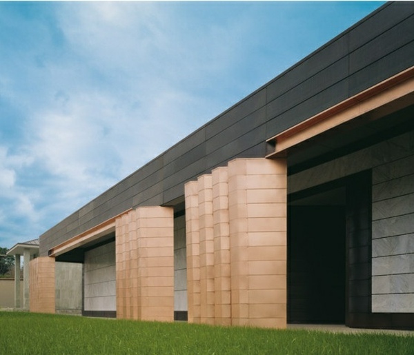 moderný fasádny vchod domu