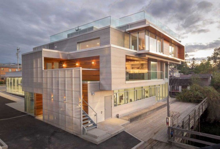 fasádny dizajn-príklady-vlnité profily-moderná-architektúra-dom-fasádny obklad-hliníková-terasa