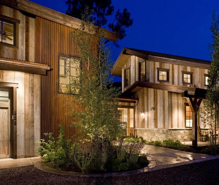 fasádny dizajn-príklady-vlnité profily-vinobranie-drevo-sivá-prírodné-prírodné-radové domy-záhrada