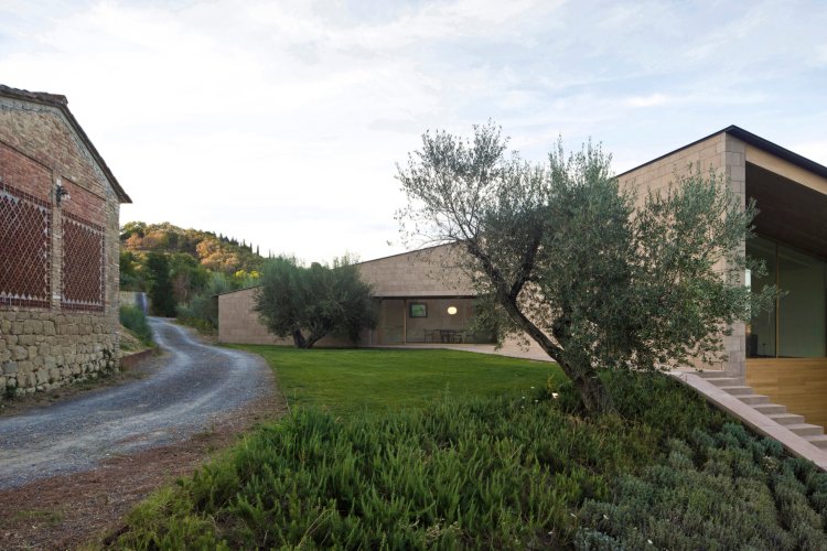 fasádne dosky pieskovec stará budova nová vila