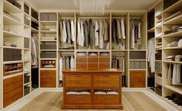 Veľká šatníková skriňa