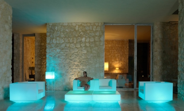 Vela-žiarivý-záhradný nábytok-polyetylén-vondom