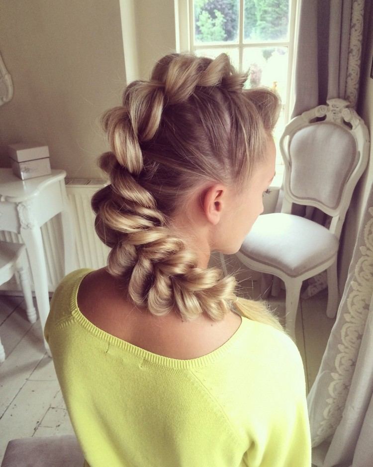 topsy tail faux hawk účes ženy dlhé vlasy
