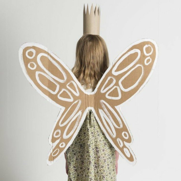 Uľahčite si ručné práce obzvlášť ľahko pomocou kartónu a akrylovej farby rozprávkové krídla-drotár-kartón-kutilský-kostým-biela-farba